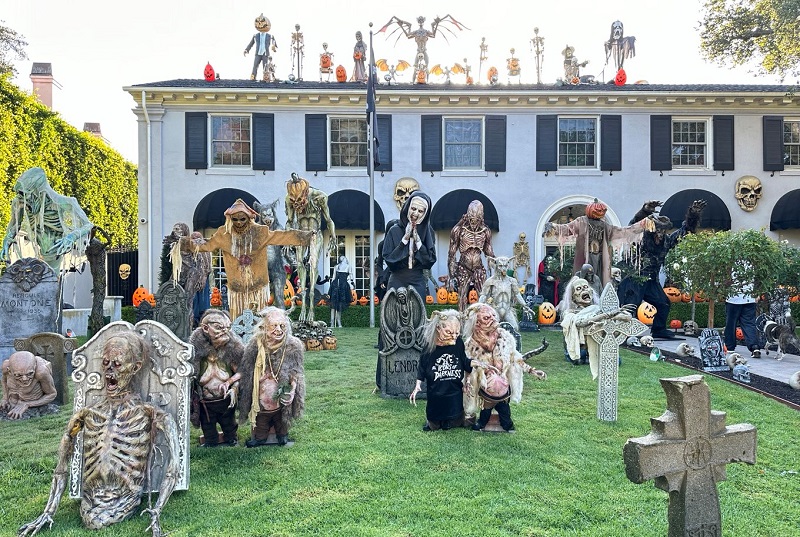 핼러윈, 웃음과 눈물이 공존하는 기괴한 날