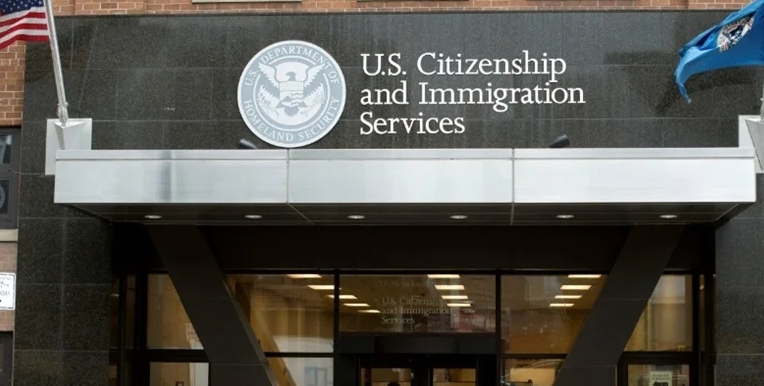 이민국 수수료 올리면서 처리는 늦어져 억울한 피해자 발생